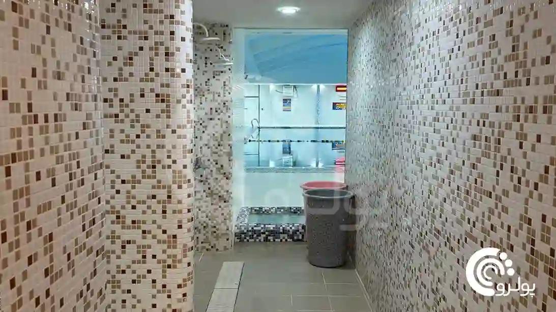 سالن-استراحتگاه-رختکن-بهداشتی-آزادی-همدان-خرید-رزرو-آنلاین-بلیت-استخرهای-همدان-تخفیف.webp